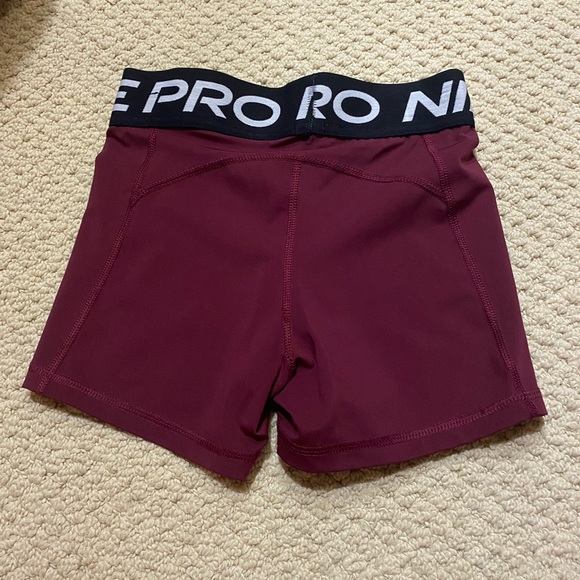 Nike Pros - Picture 2 of 3